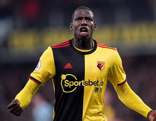  埃弗顿客场不敌曼联，杜库雷红牌离场成转折点